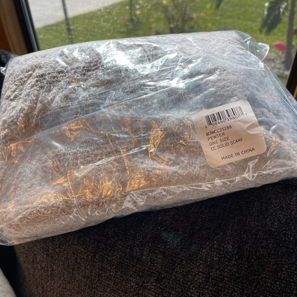 BAREFOOT DREAMS CozyChic Scarf In Grey - Picture 11 of 11